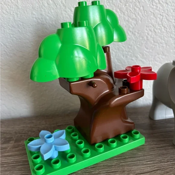 Lego Duplo Giraffe and Elephant Zoo Exhibit Set - Picture 4 of 4